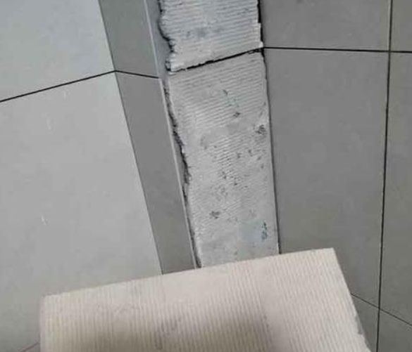商洛瓷砖空鼓维修公司分享下厨房瓷砖脱落的补救措施。
